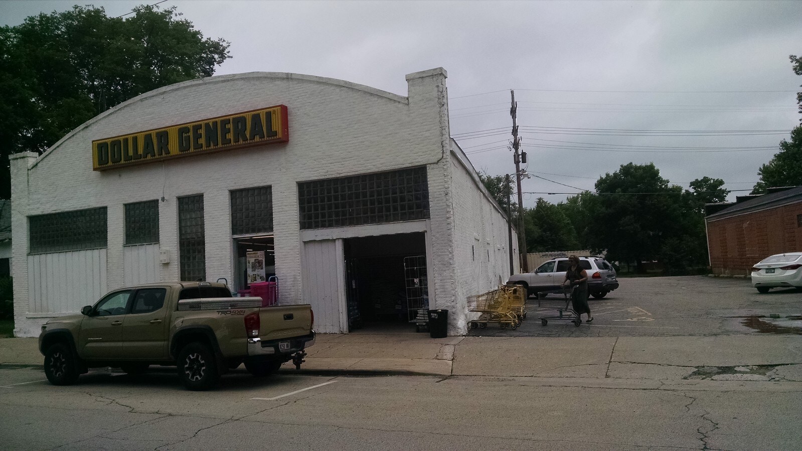 527 W Main St, Genoa, IL 60135