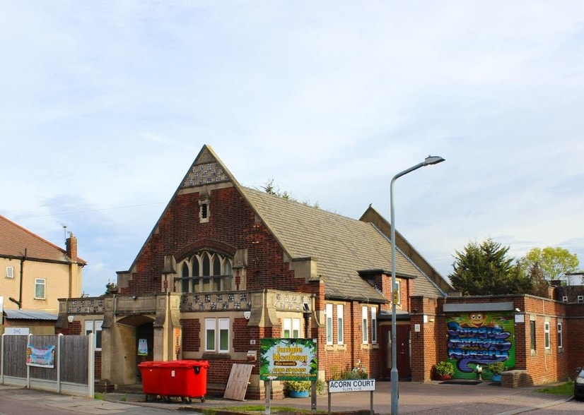 8 Oaks Ln, Ilford for sale - Primary Photo - Image 1 of 1