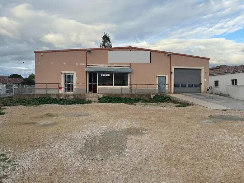 Industrial in Eyragues for sale - Primary Photo - Image 1 of 1