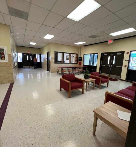 309 S 6th St, Loving, NM for sale - Interior Photo - Image 2 of 6