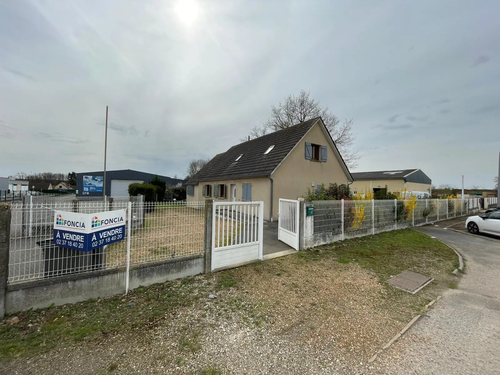 Flex in Lucé for sale Building Photo- Image 1 of 8