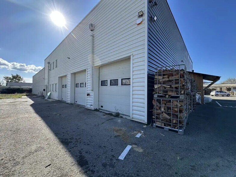 Flex in Pertuis for lease - Building Photo - Image 2 of 12