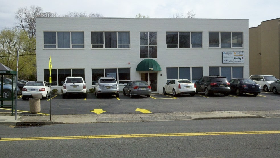 701 E Palisade Ave, Englewood Cliffs, NJ for lease - Building Photo - Image 2 of 17