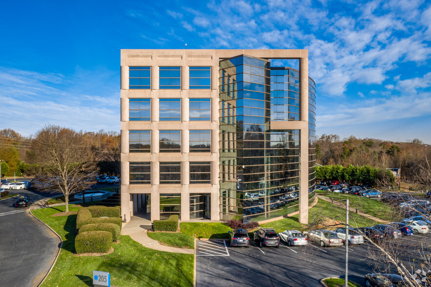 205 Regency Executive Park Dr, Charlotte, NC for lease - Building Photo - Image 3 of 7