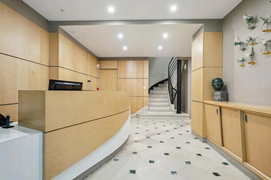 28 Rue De Lisbonne, Paris for sale - Building Photo - Image 3 of 14