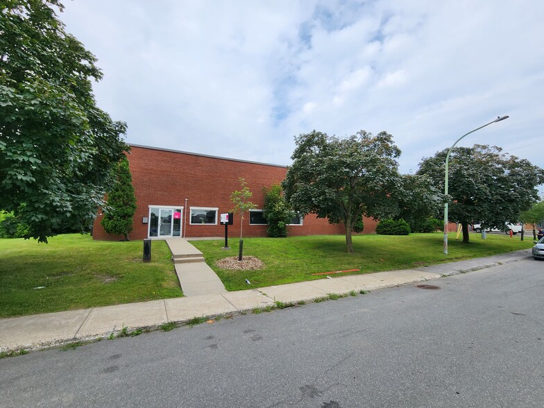 8150 Boul Parkway, Montréal, QC for lease - Building Photo - Image 3 of 17