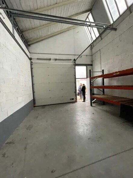 Office in Vénissieux for lease - Interior Photo - Image 2 of 3