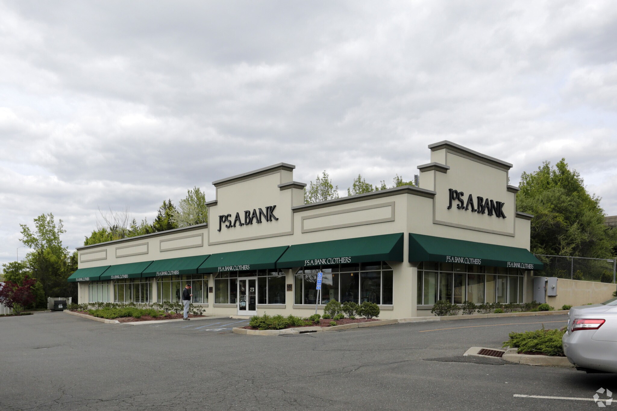 Retail in Danbury, CT for sale Primary Photo- Image 1 of 1