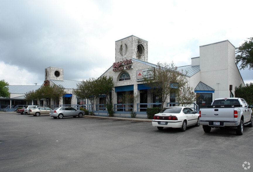 3857 E Southcross Blvd, San Antonio, TX for lease - Building Photo - Image 3 of 5