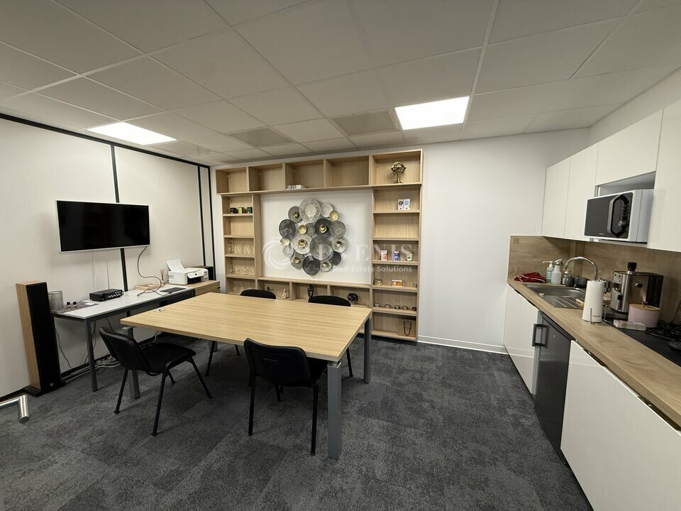 Office in Serris for sale Interior Photo- Image 1 of 9