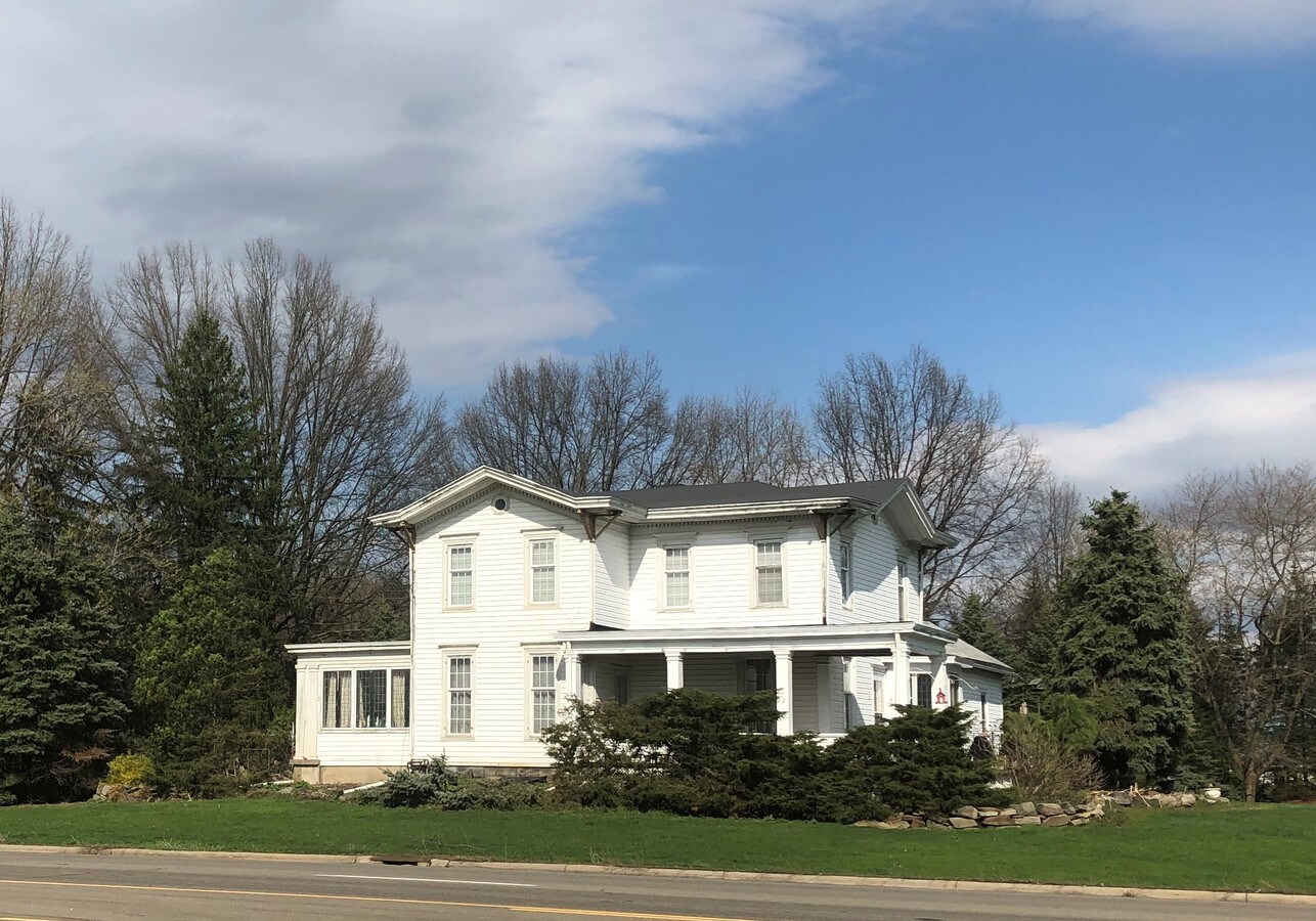 1103 S Canfield Niles Rd, Youngstown, OH 44515