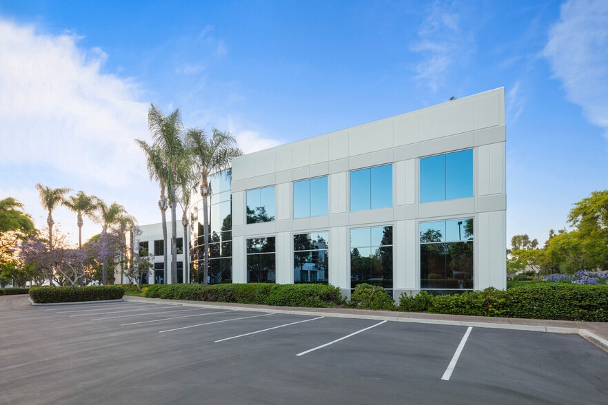 2110 Rutherford Rd, Carlsbad, CA for lease - Building Photo - Image 1 of 2