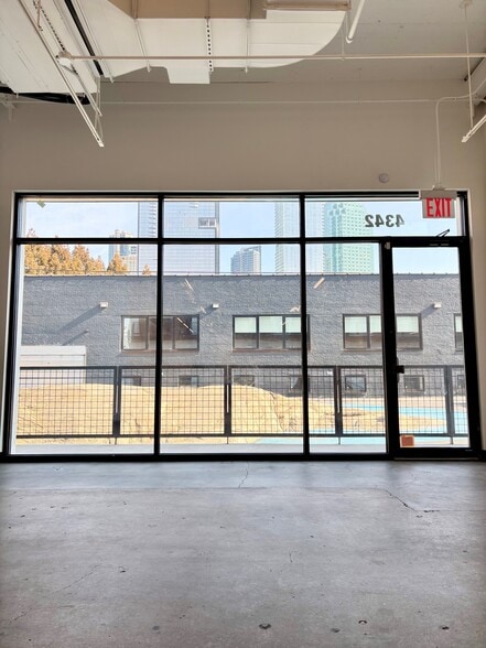 4346 12th St, Long Island City, NY for lease - Interior Photo - Image 2 of 10