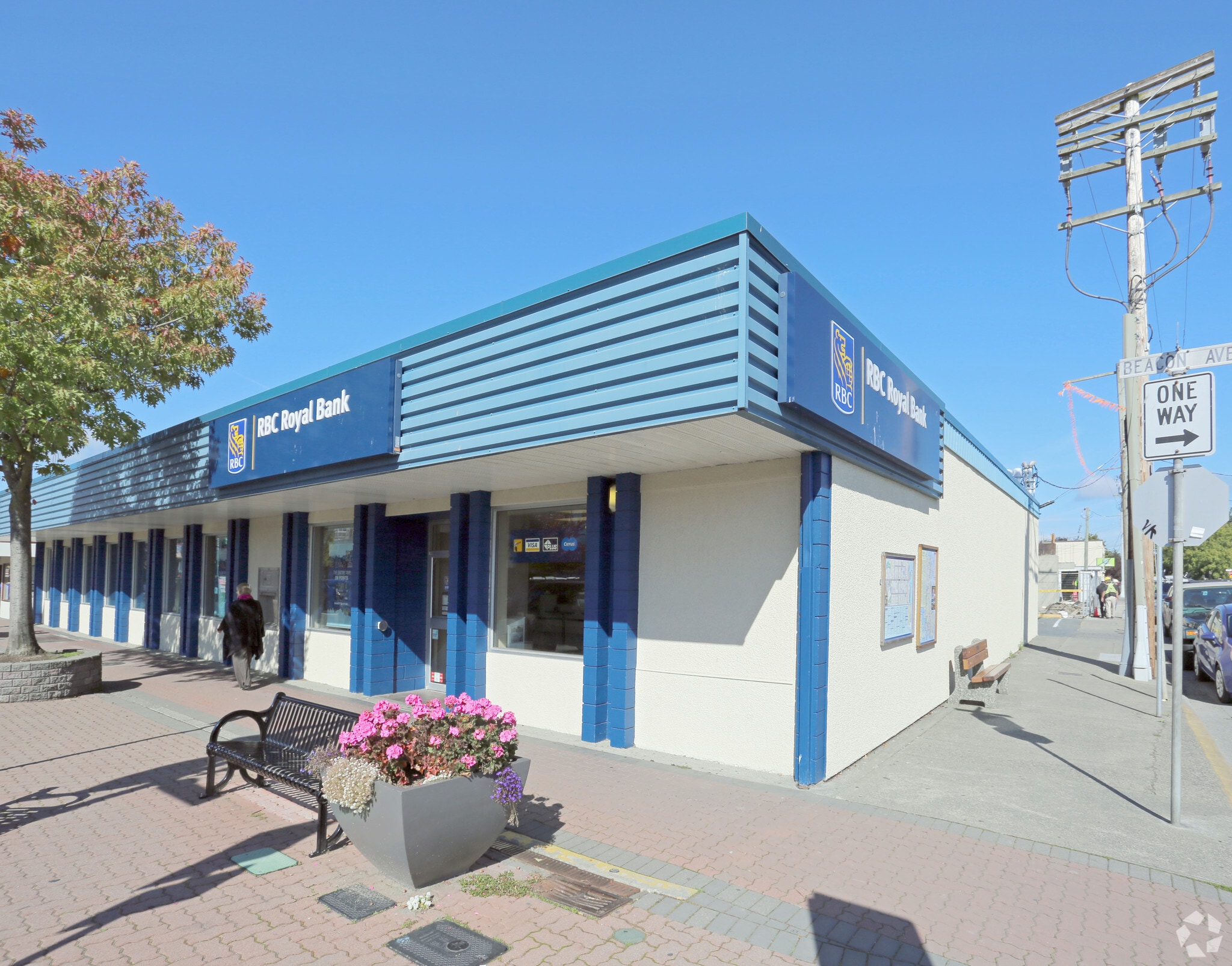 2464 W Beacon Ave, Sidney, BC for sale Primary Photo- Image 1 of 1