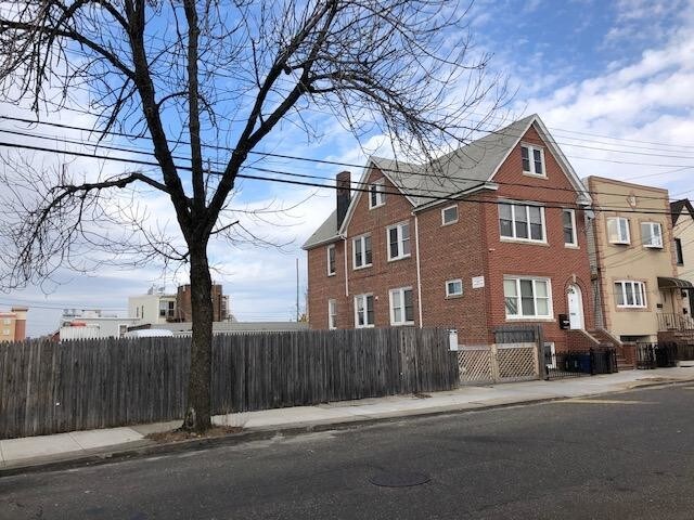 5943 56th Rd, Maspeth, NY for sale - Primary Photo - Image 1 of 1