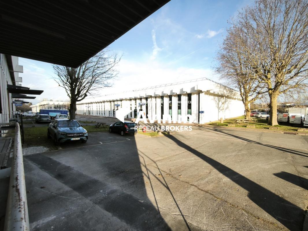Industrial in Rungis for lease Building Photo- Image 1 of 6