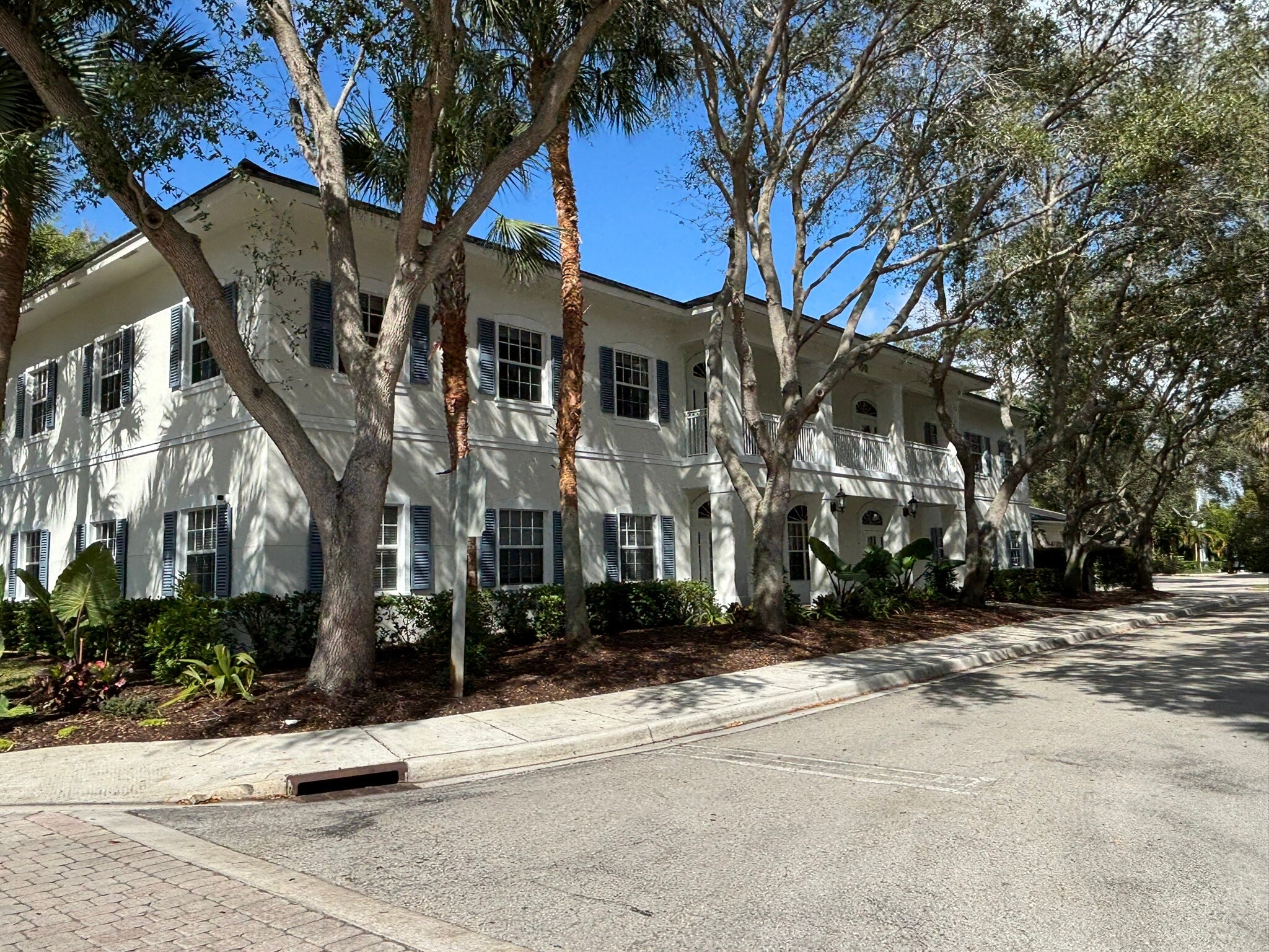 100 Village Square Crossings, Palm Beach Gardens, FL for lease Interior Photo- Image 1 of 15