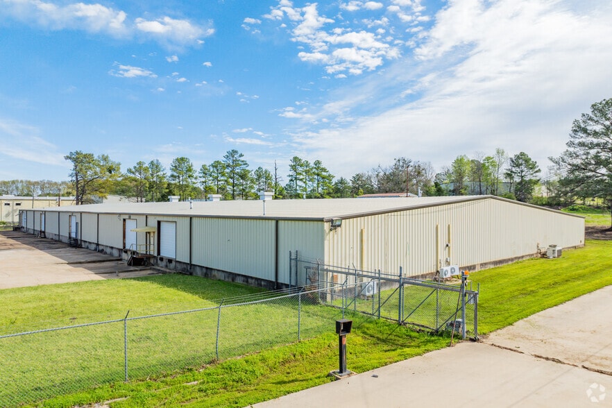 1014 Industrial Park Dr, Clinton, MS for sale - Building Photo - Image 1 of 10
