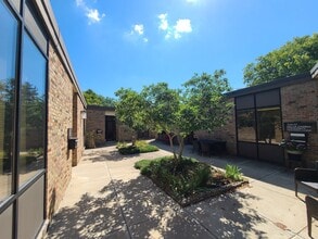 3220 Riverside Dr, Columbus, OH for lease Building Photo- Image 2 of 6