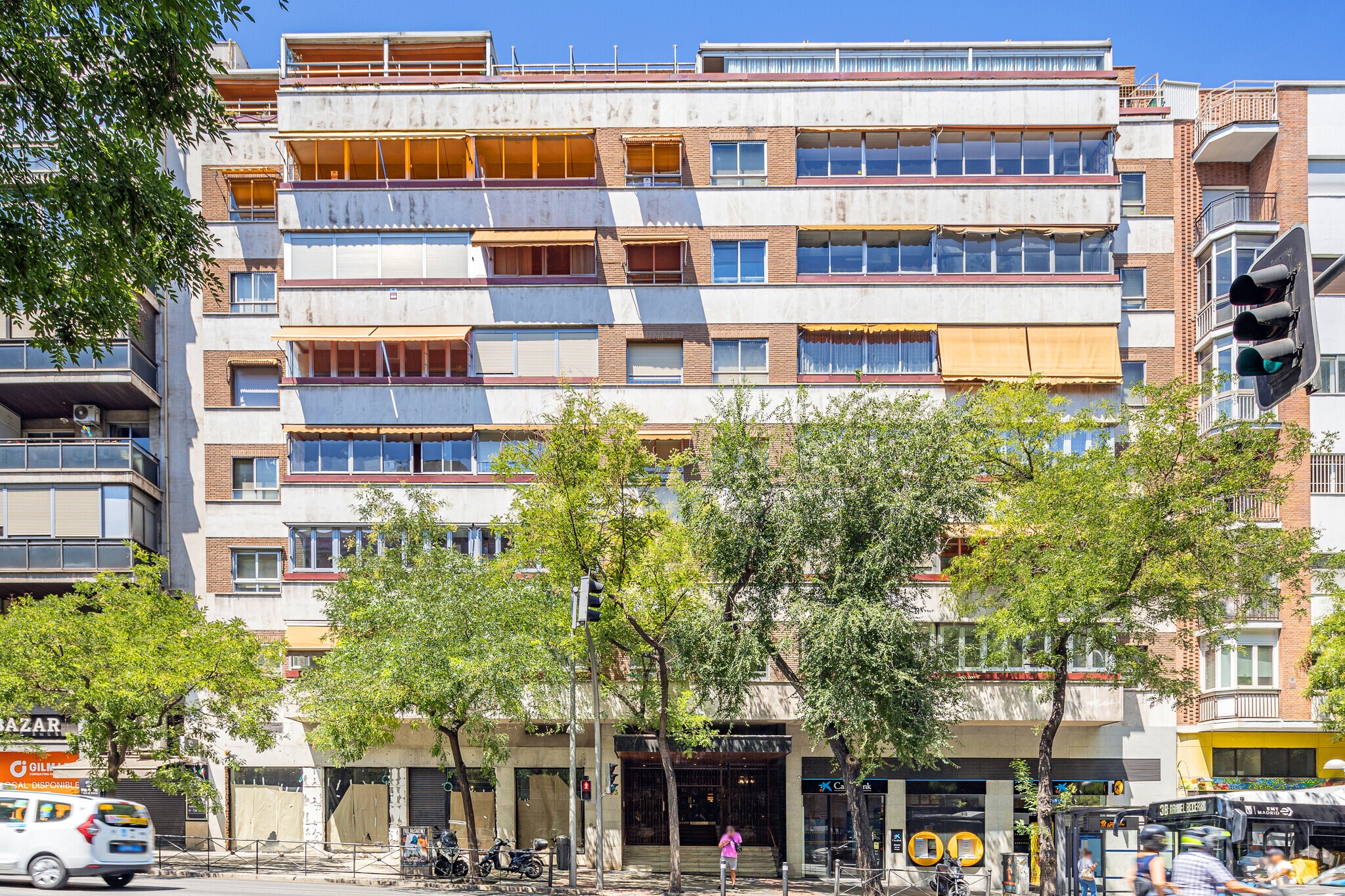 Office/Retail in Madrid, Madrid for lease Building Photo- Image 1 of 2