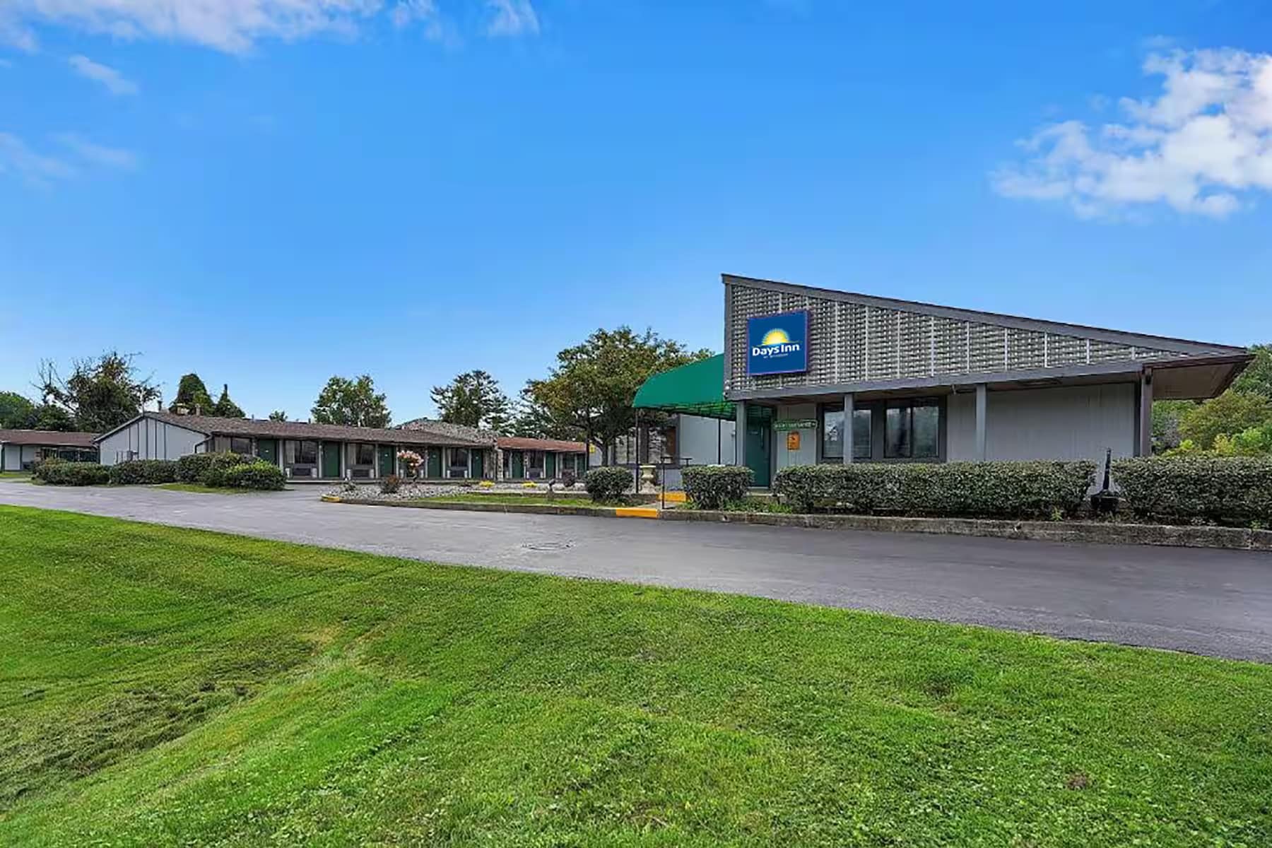430 Electronics Pky, Liverpool, NY for sale Building Photo- Image 1 of 1
