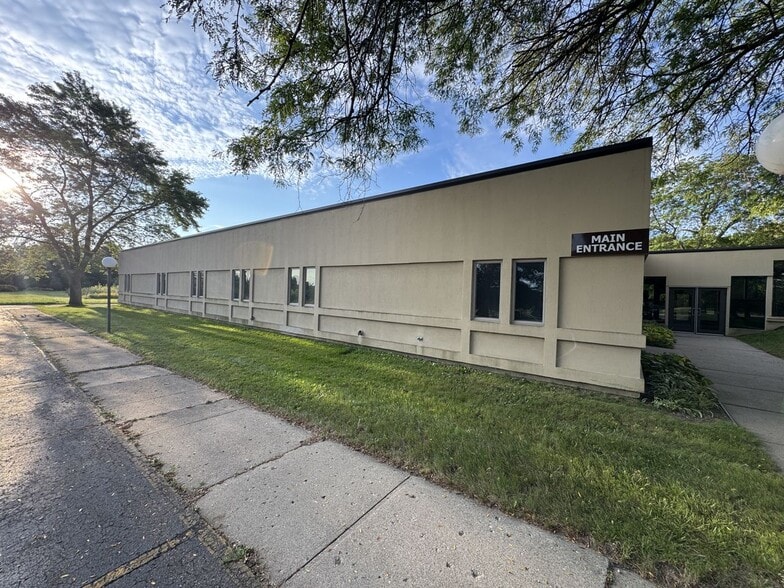 5225 Calkins Rd, Flint, MI for sale - Building Photo - Image 2 of 27