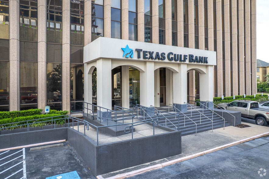 900 Town & Country Blvd, Houston, TX for lease - Building Photo - Image 2 of 4