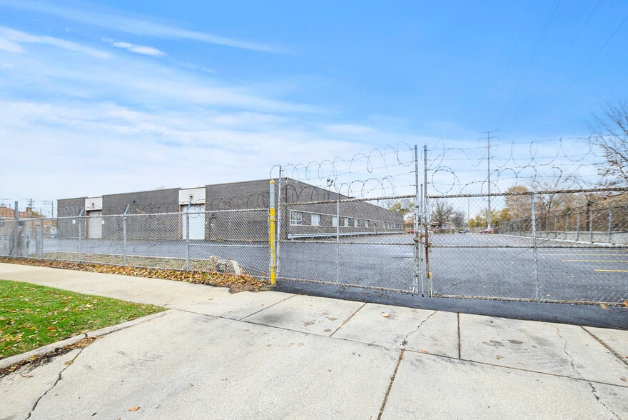 3605 W 63rd St, Chicago, IL for lease - Building Photo - Image 1 of 17