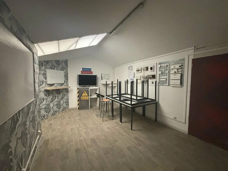 Retail in Martigues for lease - Interior Photo - Image 3 of 12