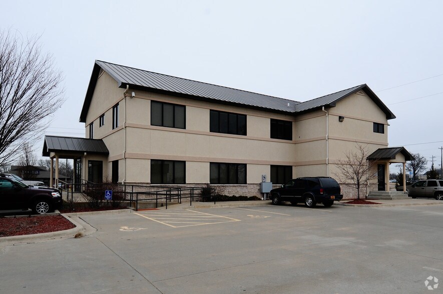 1045 E 23rd St, Lawrence, KS for sale - Primary Photo - Image 1 of 1