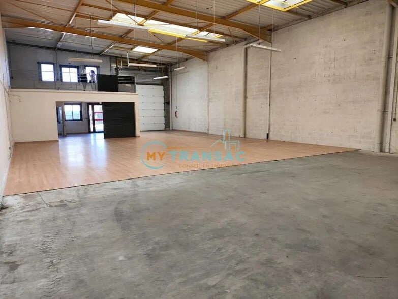 Flex in Pontault-Combault for lease - Building Photo - Image 1 of 18