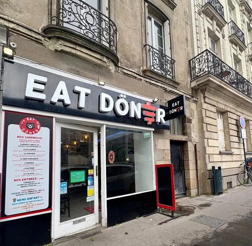 Retail in Nantes for sale Building Photo- Image 1 of 6