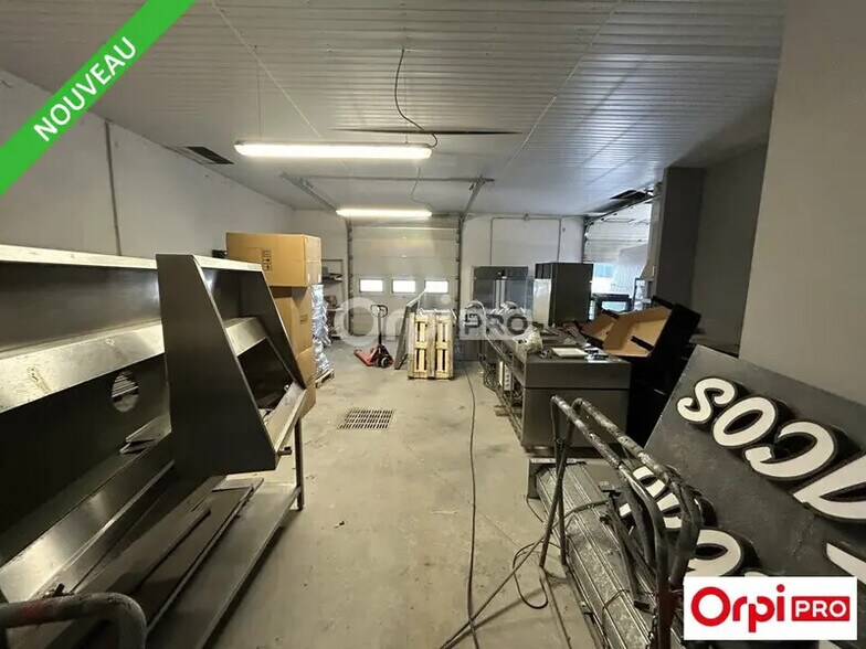 Flex in Romans-sur-Isère for lease - Interior Photo - Image 3 of 7
