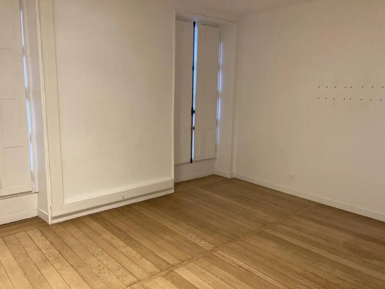 Office in Nantes for lease - Interior Photo - Image 2 of 6