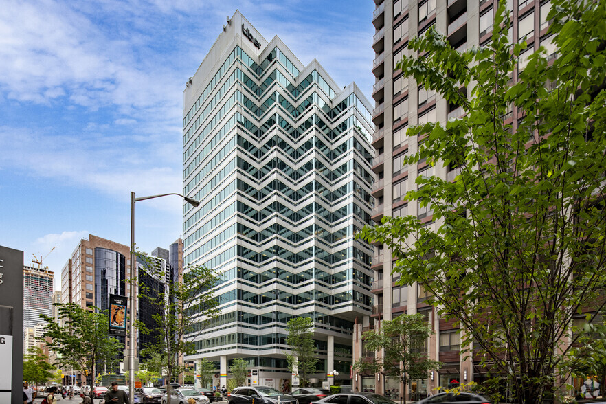 121 Bloor St E, Toronto, ON for lease - Building Photo - Image 2 of 4