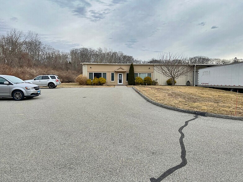 320 Soundview Rd, Guilford, CT for sale - Building Photo - Image 1 of 1