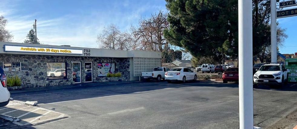 4 Rental Units and 1 Duplex for Sale portfolio of 3 properties for sale on LoopNet.com - Building Photo - Image 3 of 8