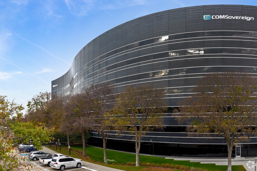 5000 Quorum Dr, Dallas, TX for lease - Primary Photo - Image 1 of 11