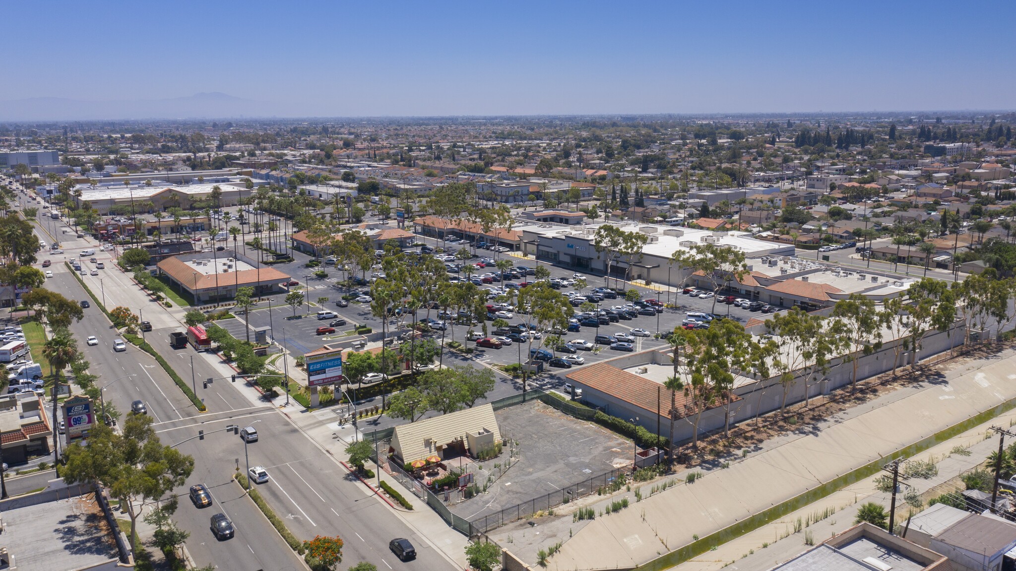 12090-12146 Carson St, Hawaiian Gardens, CA for lease Building Photo- Image 1 of 9