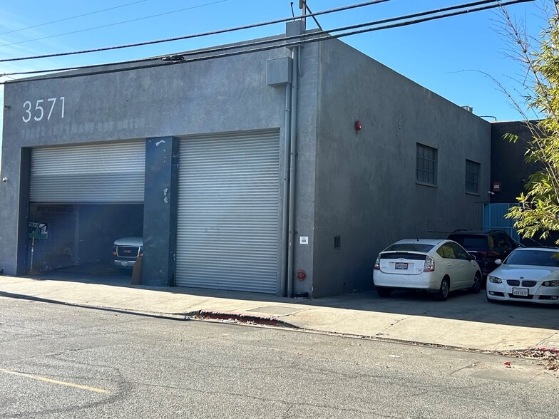 3571 Hayden Ave, Culver City, CA for lease - Building Photo - Image 2 of 17