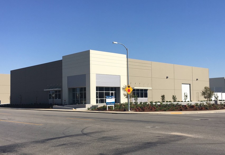 7415 Meany Ave, Bakersfield, CA for lease - Building Photo - Image 1 of 1