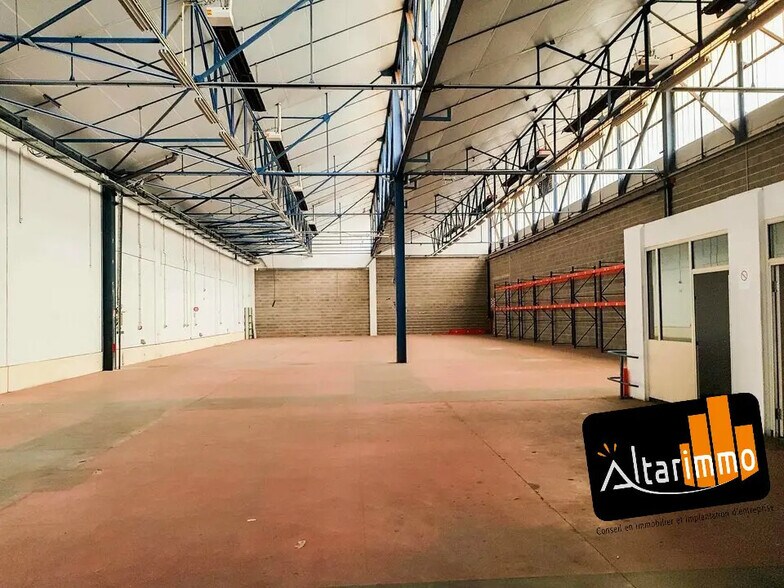 Flex in Chartres for lease - Interior Photo - Image 1 of 5