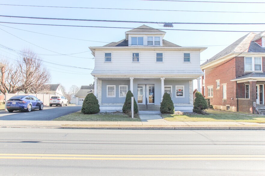 756 Main St, Tatamy, PA 18085