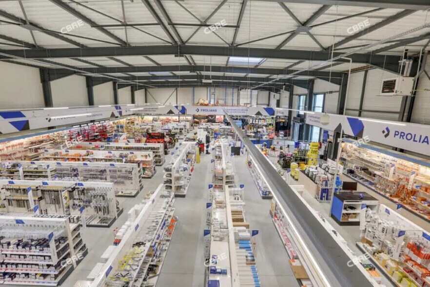 Office in Bondoufle for lease - Interior Photo - Image 2 of 5