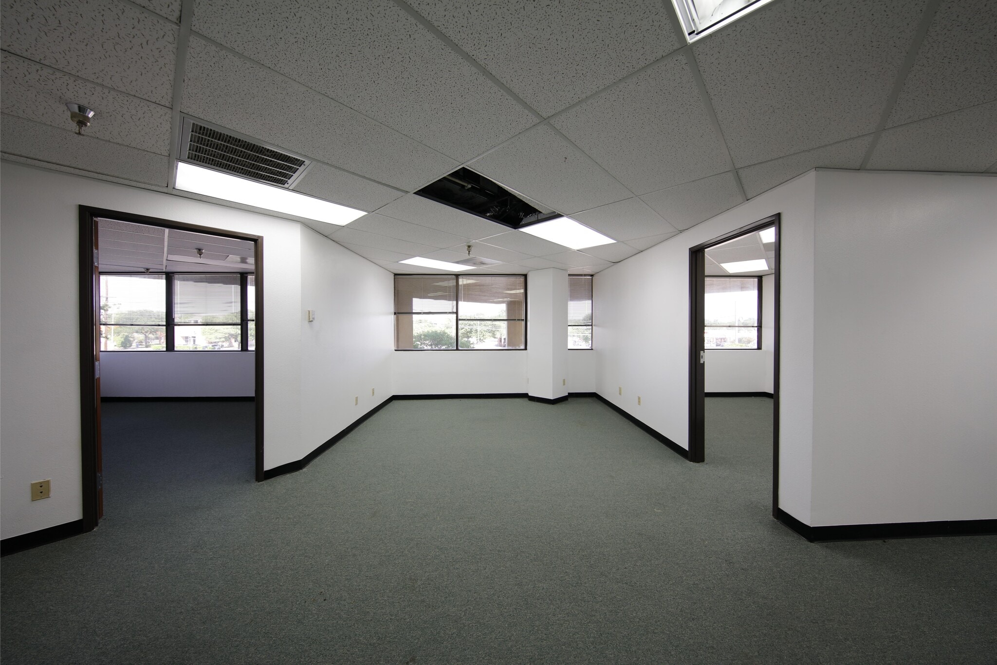 9800 N Lamar Blvd, Austin, TX for lease Interior Photo- Image 1 of 7