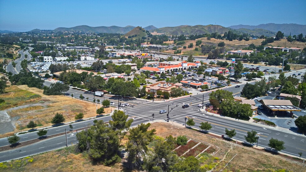 5001-5033 Kanan Rd, Agoura Hills, CA for lease - Building Photo - Image 2 of 15