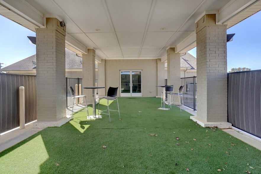 809 Woodrow Wilson Ray Cir, Bridgeport, TX for sale - Building Photo - Image 2 of 10