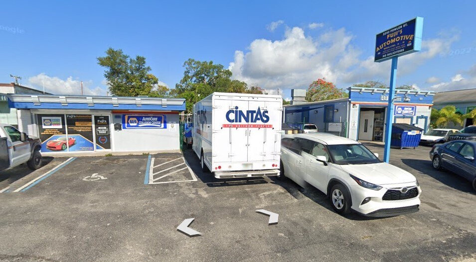 2242 Fowler St, Fort Myers, FL for sale Building Photo- Image 1 of 1