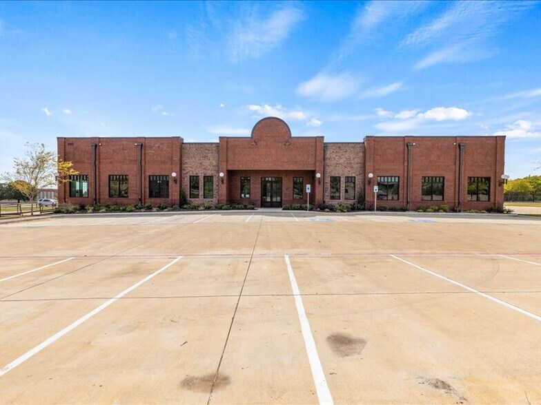 8901 Mid Cities Blvd, North Richland Hills, TX 76182