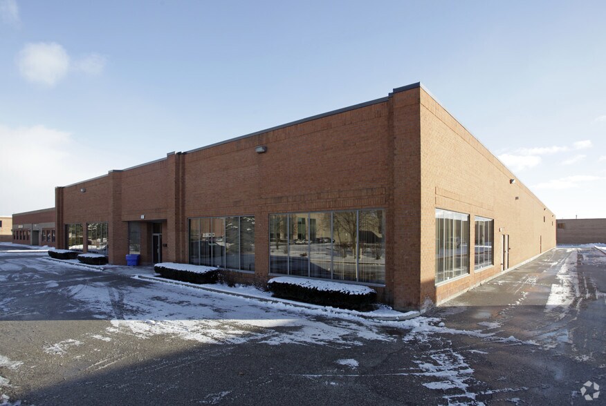 281 Applewood Cres, Vaughan, ON for lease - Building Photo - Image 2 of 8